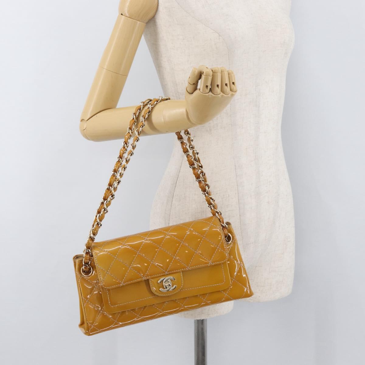 CHANEL Matelasse Chain Shoulder Bag Patent leather Yellow Gold CC Auth 100721