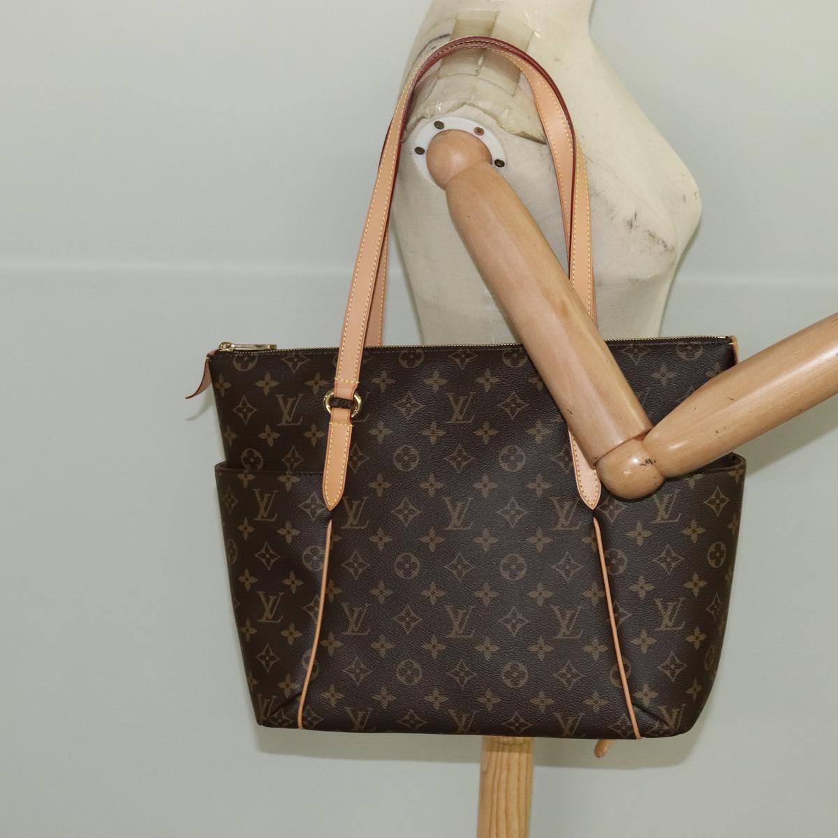 LOUIS VUITTON Monogram Totally MM Tote Bag M56689 LV Auth 101342SAV