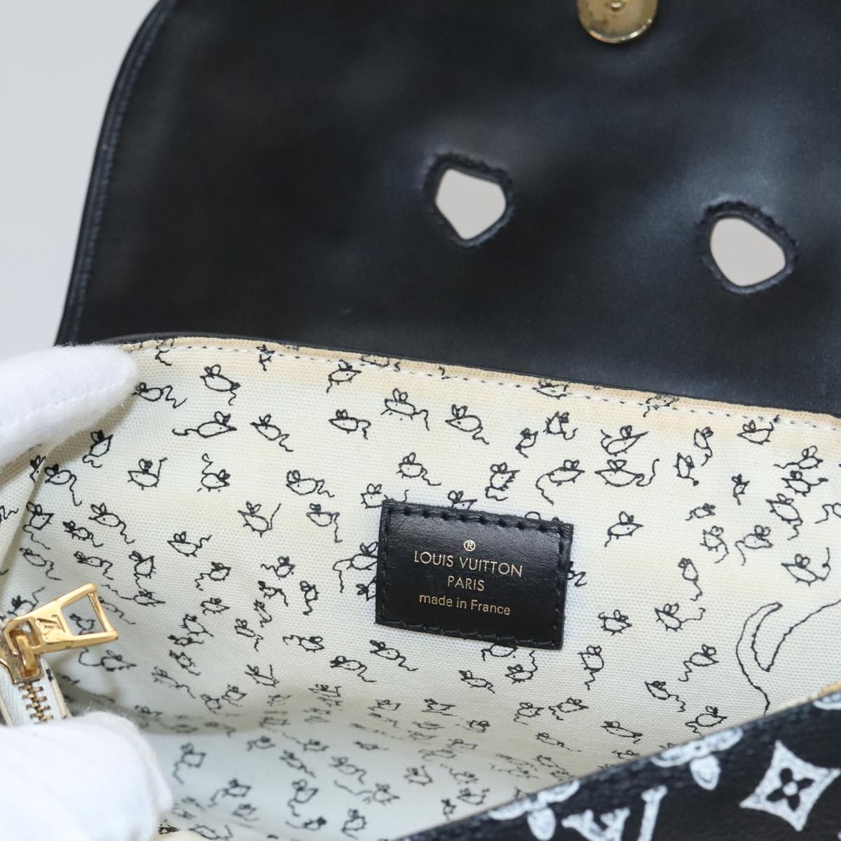 LOUIS VUITTON Catgram Cat Pochette Shoulder Bag Black M52935 LV Auth 101677SAM