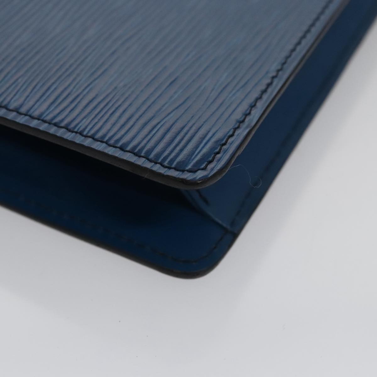 LOUIS VUITTON Epi Montaigne 23 Clutch Bag Blue M52665 LV Auth 101782