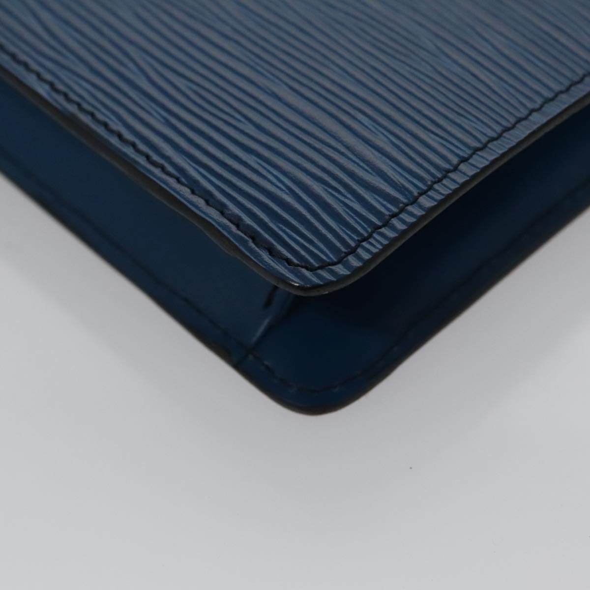 LOUIS VUITTON Epi Montaigne 23 Clutch Bag Blue M52665 LV Auth 101782