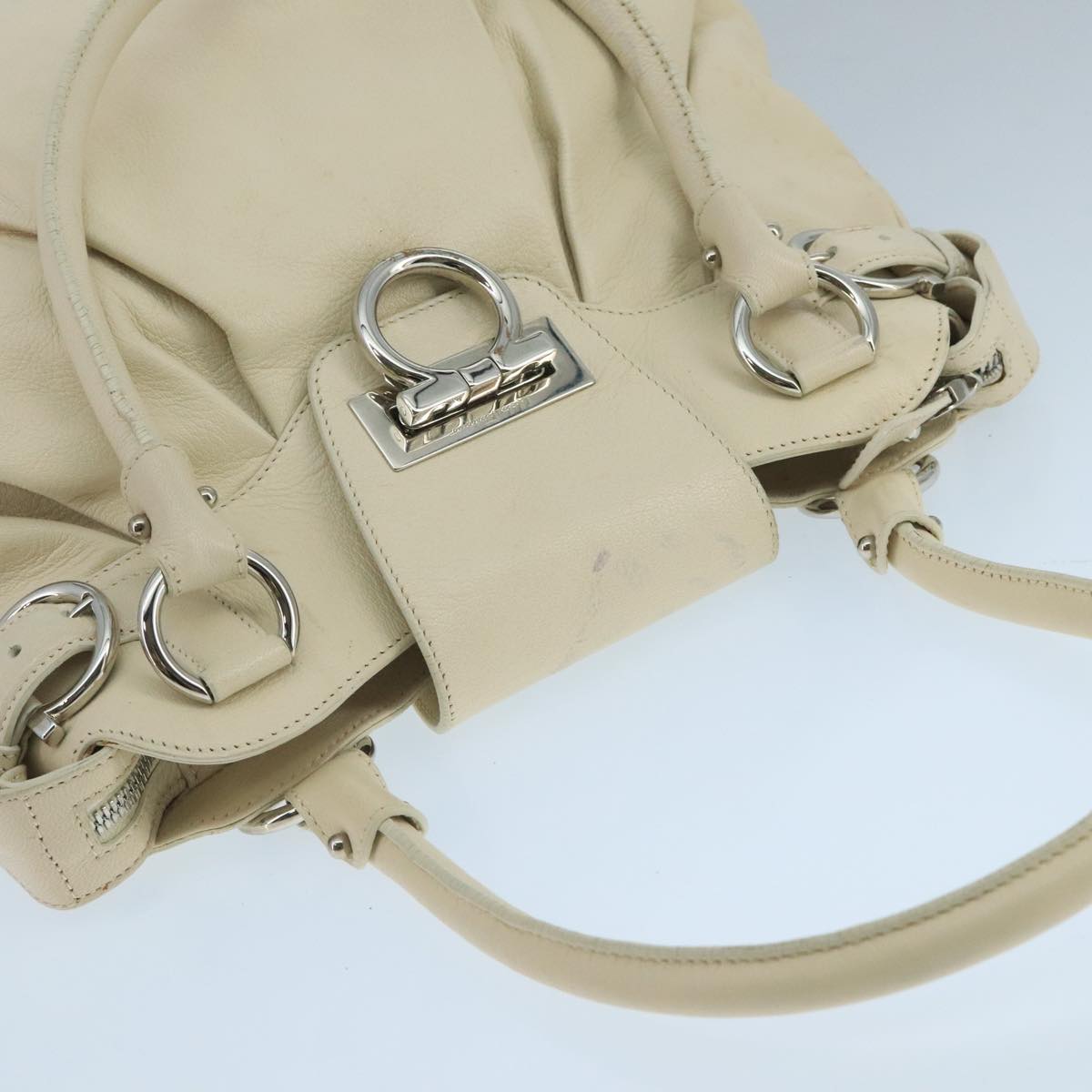 Salvatore Ferragamo Gancini Hand Bag Leather White Silver Auth 101988