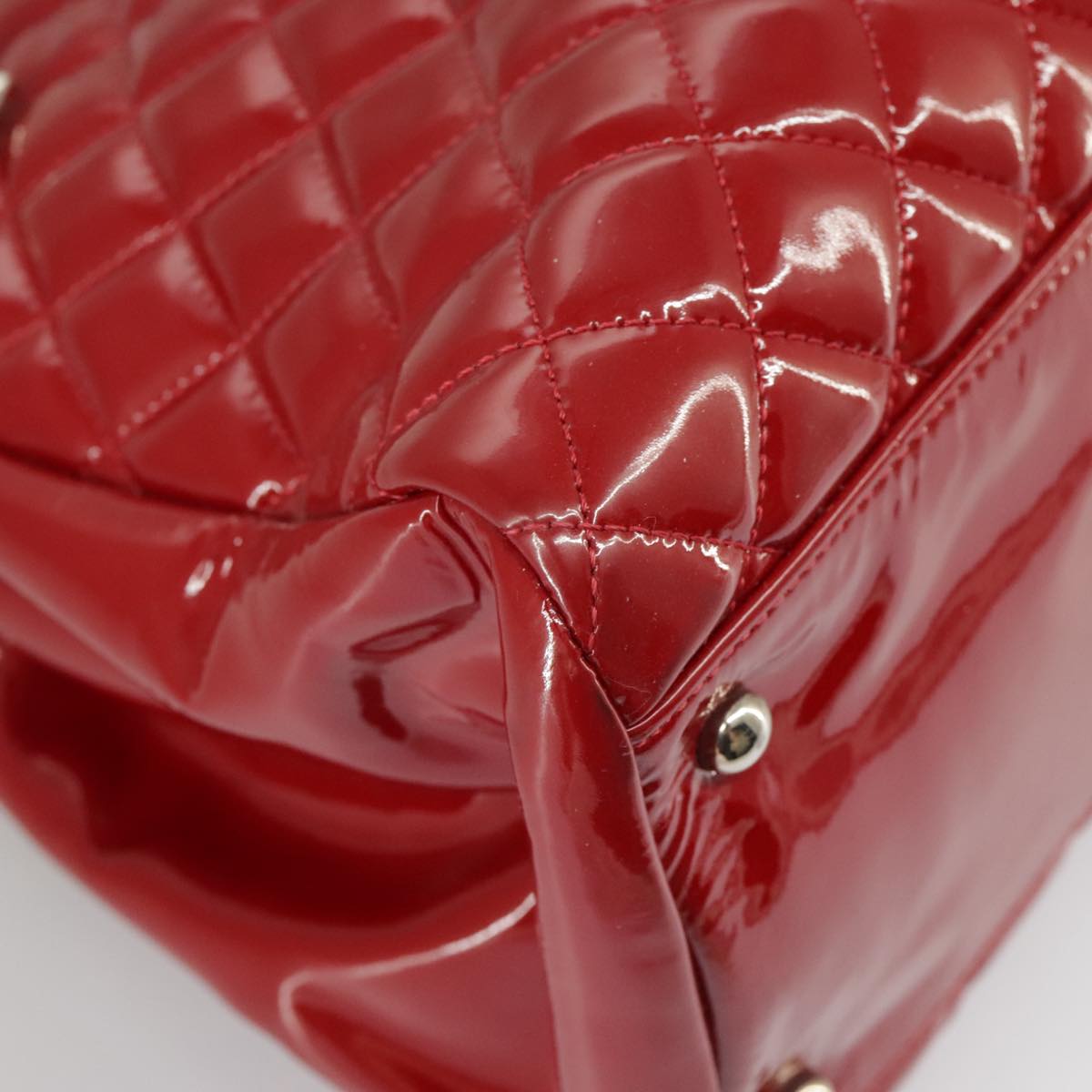 CHANEL Matelasse Chain Shoulder Bag Patent leather Red Silver CC Auth 102320A