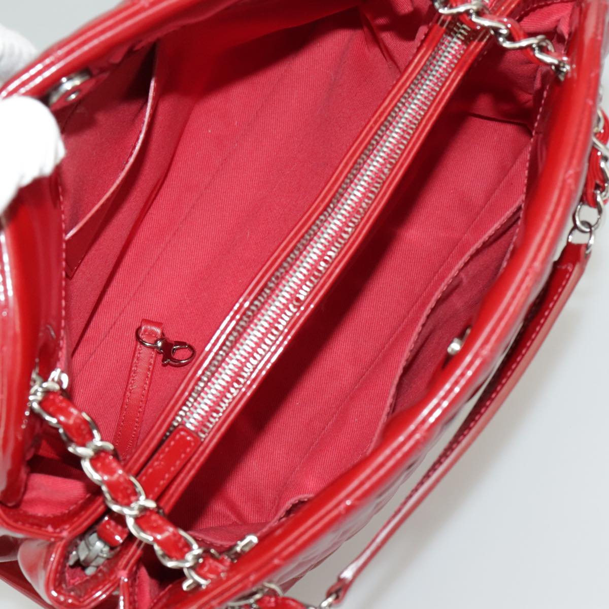 CHANEL Matelasse Chain Shoulder Bag Patent leather Red Silver CC Auth 102320A