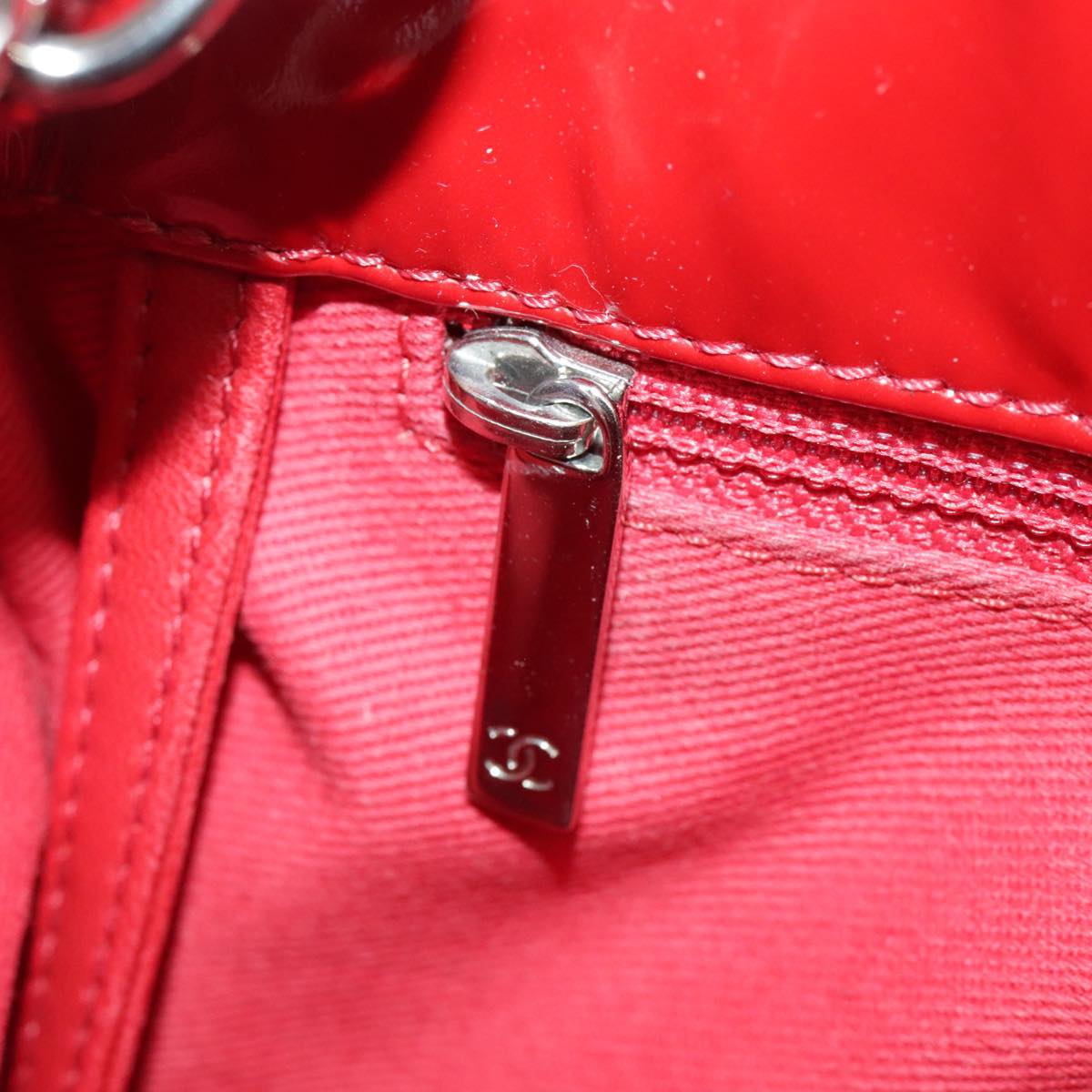 CHANEL Matelasse Chain Shoulder Bag Patent leather Red Silver CC Auth 102320A