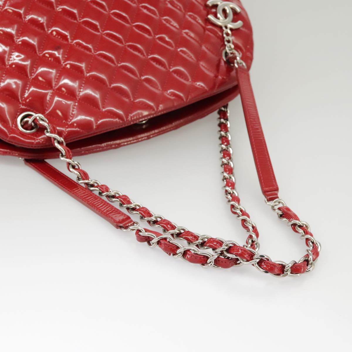 CHANEL Matelasse Chain Shoulder Bag Patent leather Red Silver CC Auth 102320A