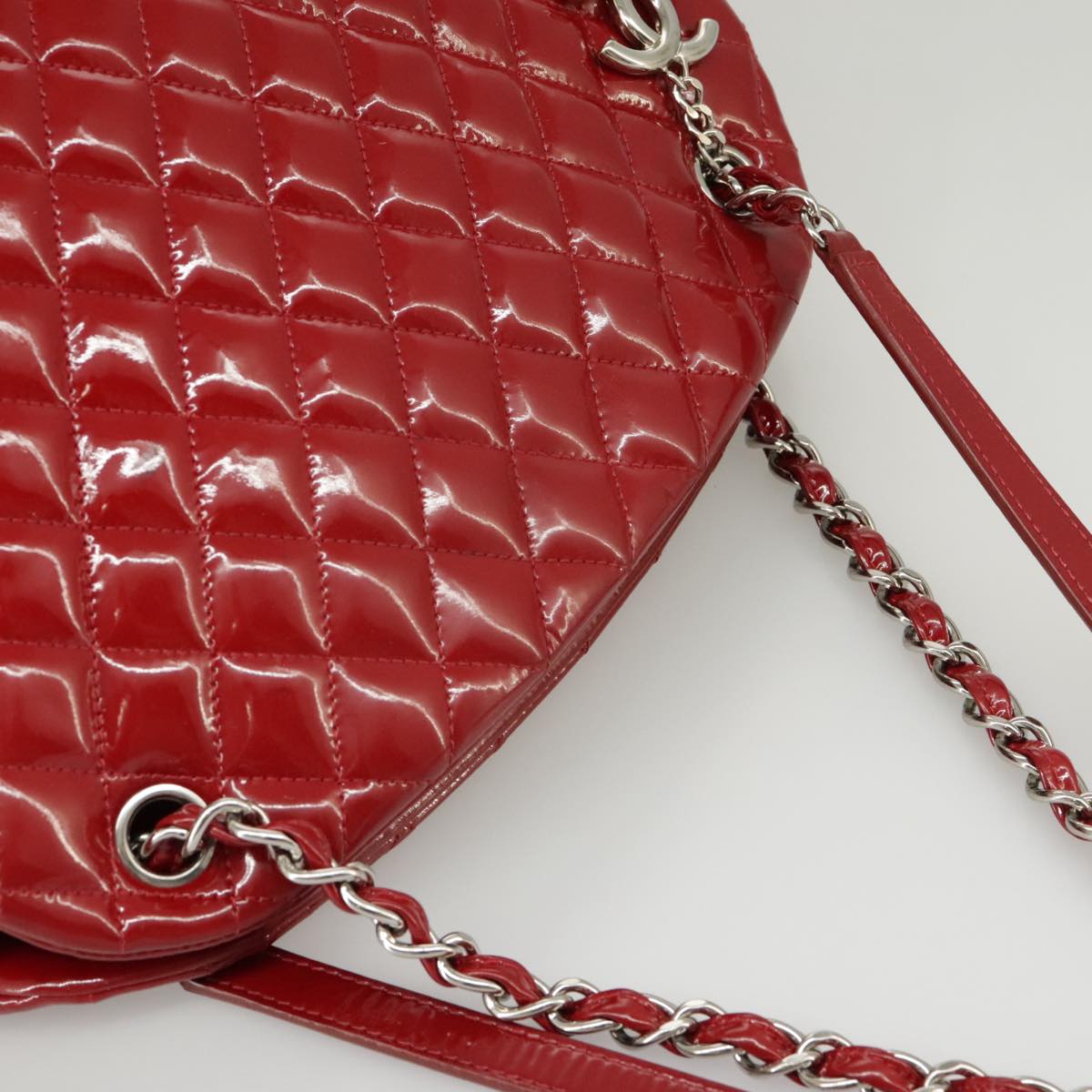 CHANEL Matelasse Chain Shoulder Bag Patent leather Red Silver CC Auth 102320A