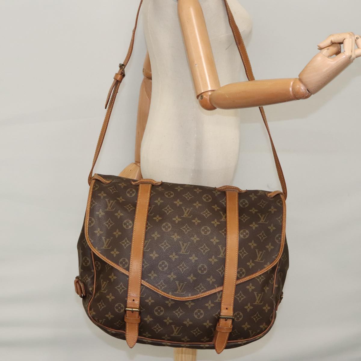 LOUIS VUITTON Monogram Saumur 43 Shoulder Bag M42252 LV Auth 103351