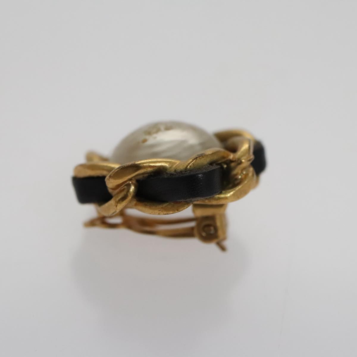 CHANEL Earring metal Gold CC Auth 103474