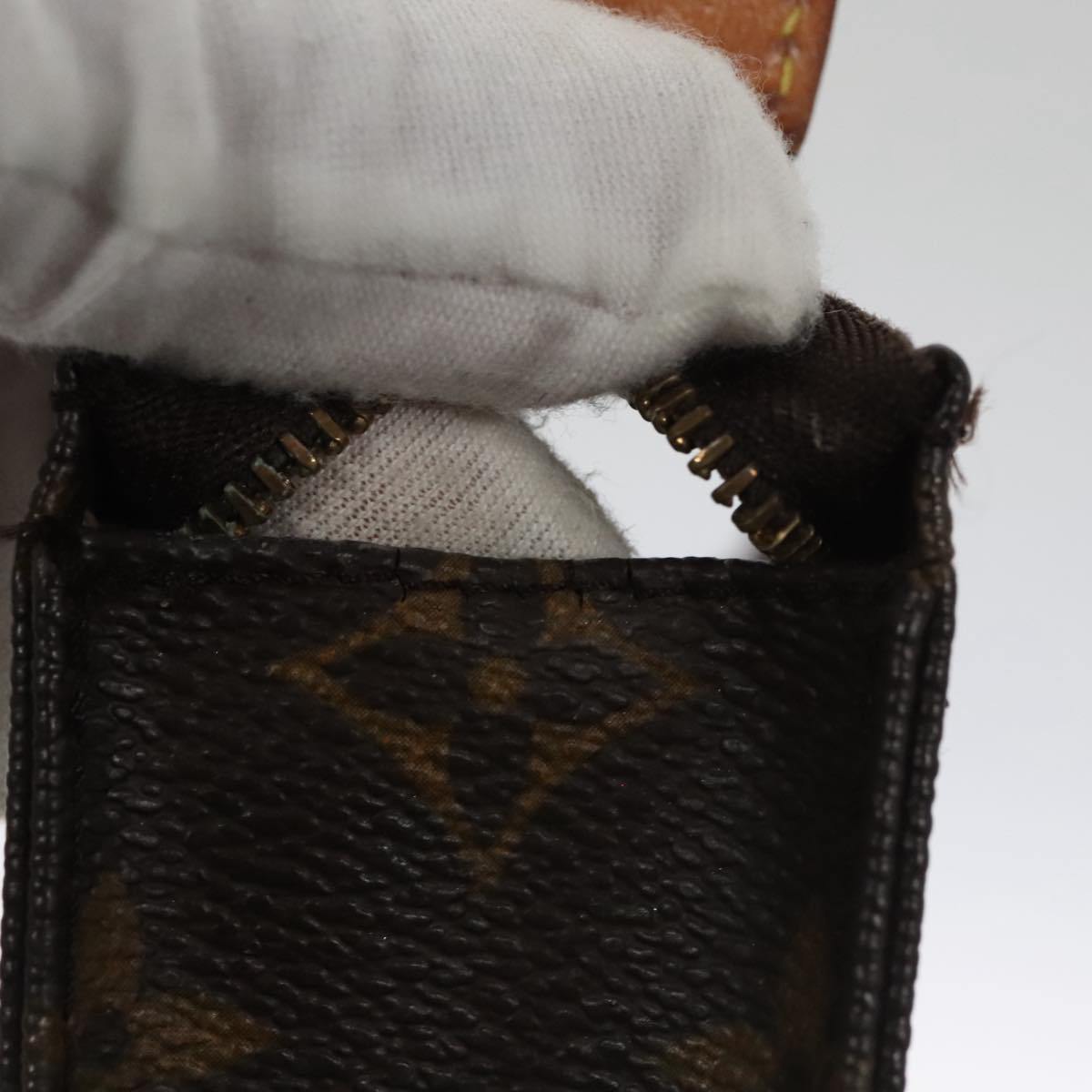 LOUIS VUITTON Monogram Poche Toilette 15 Pouch M47546 LV Auth 103553