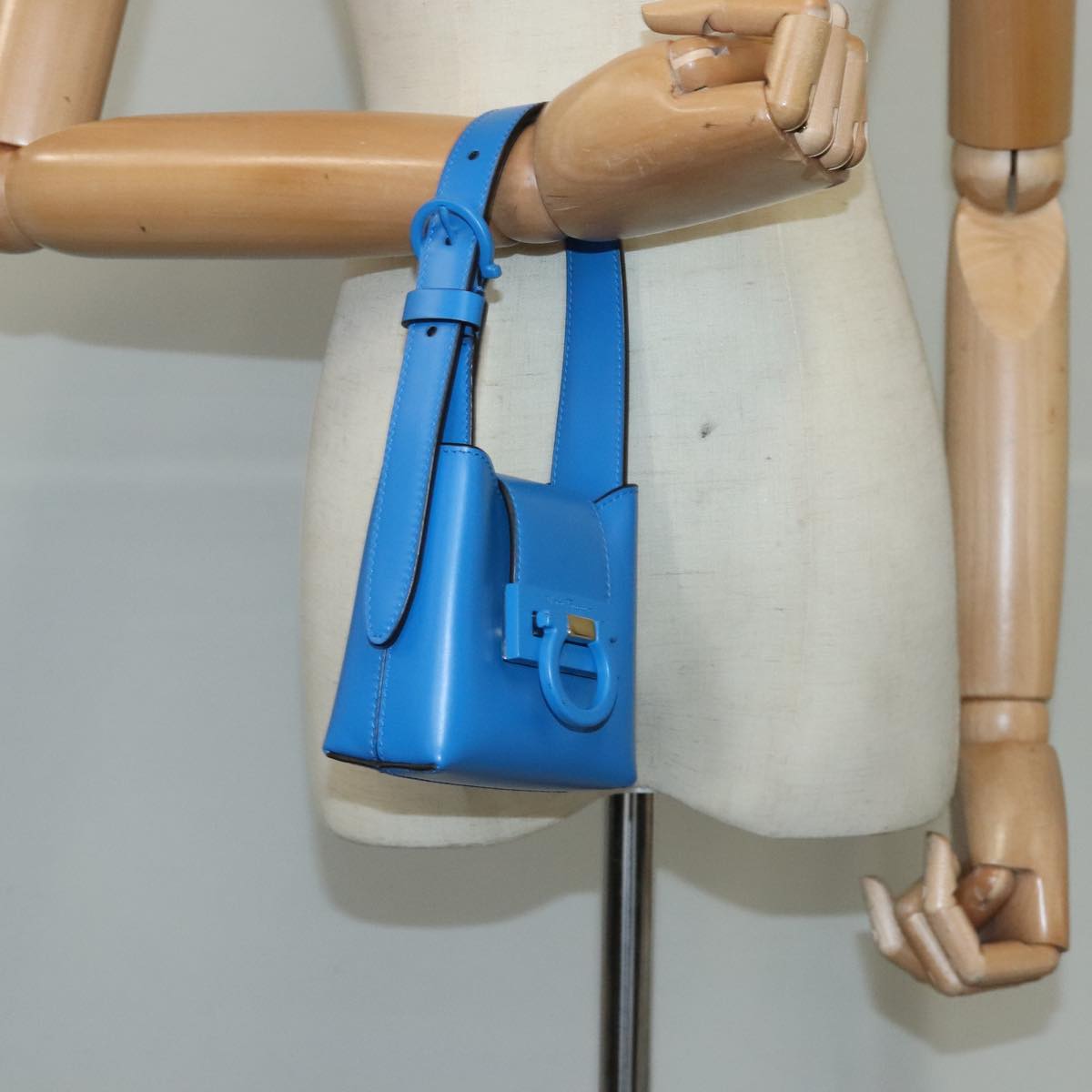 Salvatore Ferragamo Gancini Hand Bag Leather Blue Silver Auth 103652AM