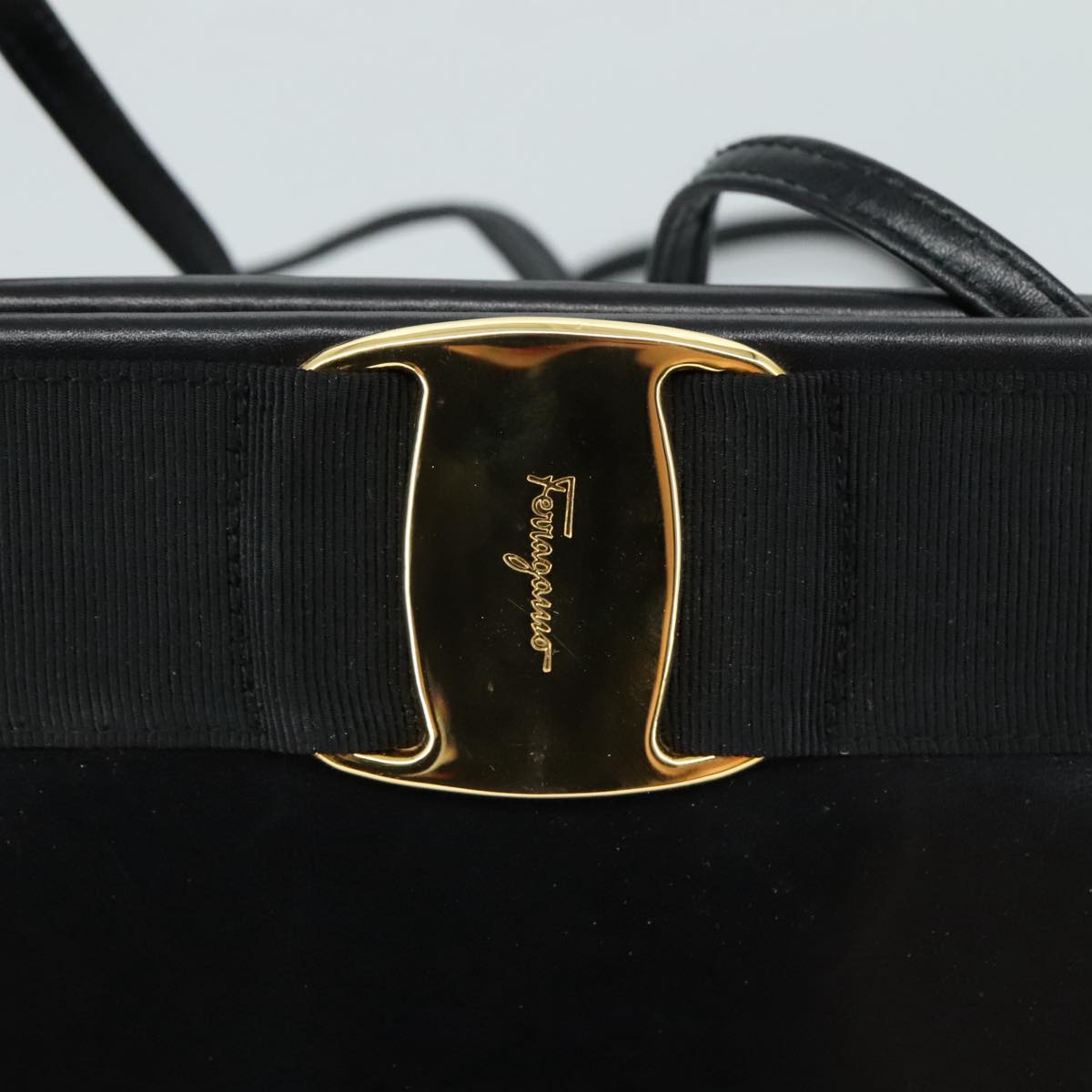 Salvatore Ferragamo Vala Shoulder Bag Leather Black Auth 104804