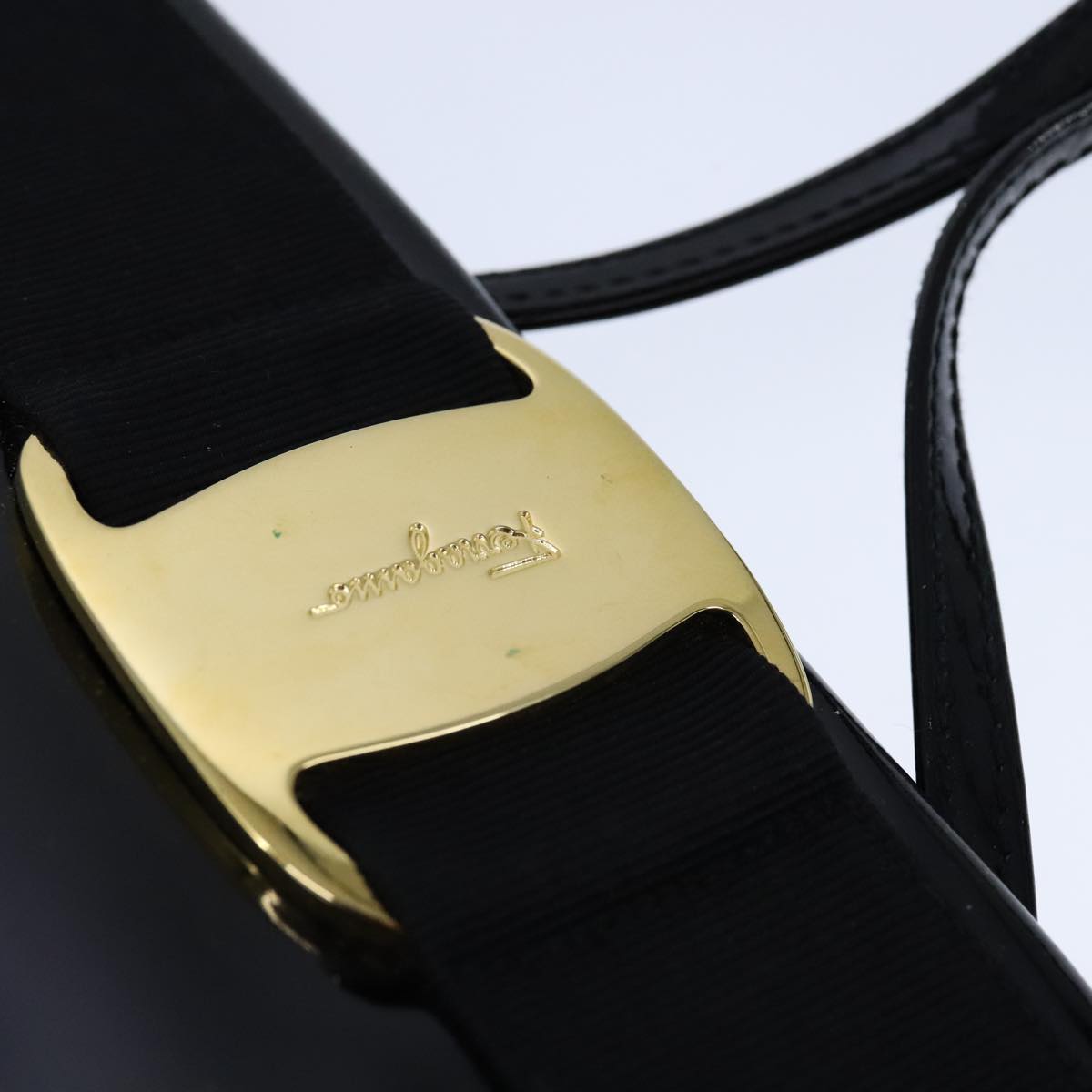 Salvatore Ferragamo Vala Shoulder Bag Enamel Black Auth 104887