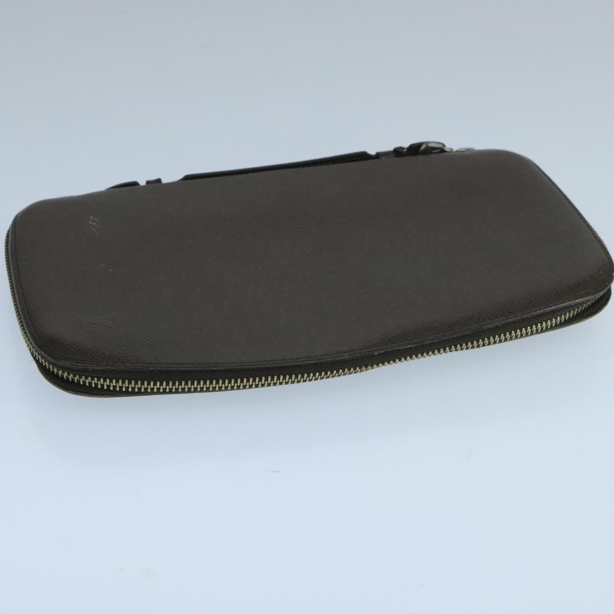 LOUIS VUITTON Taiga Organizer Atoll Travel Case Grizzly M30658 LV Auth 105329