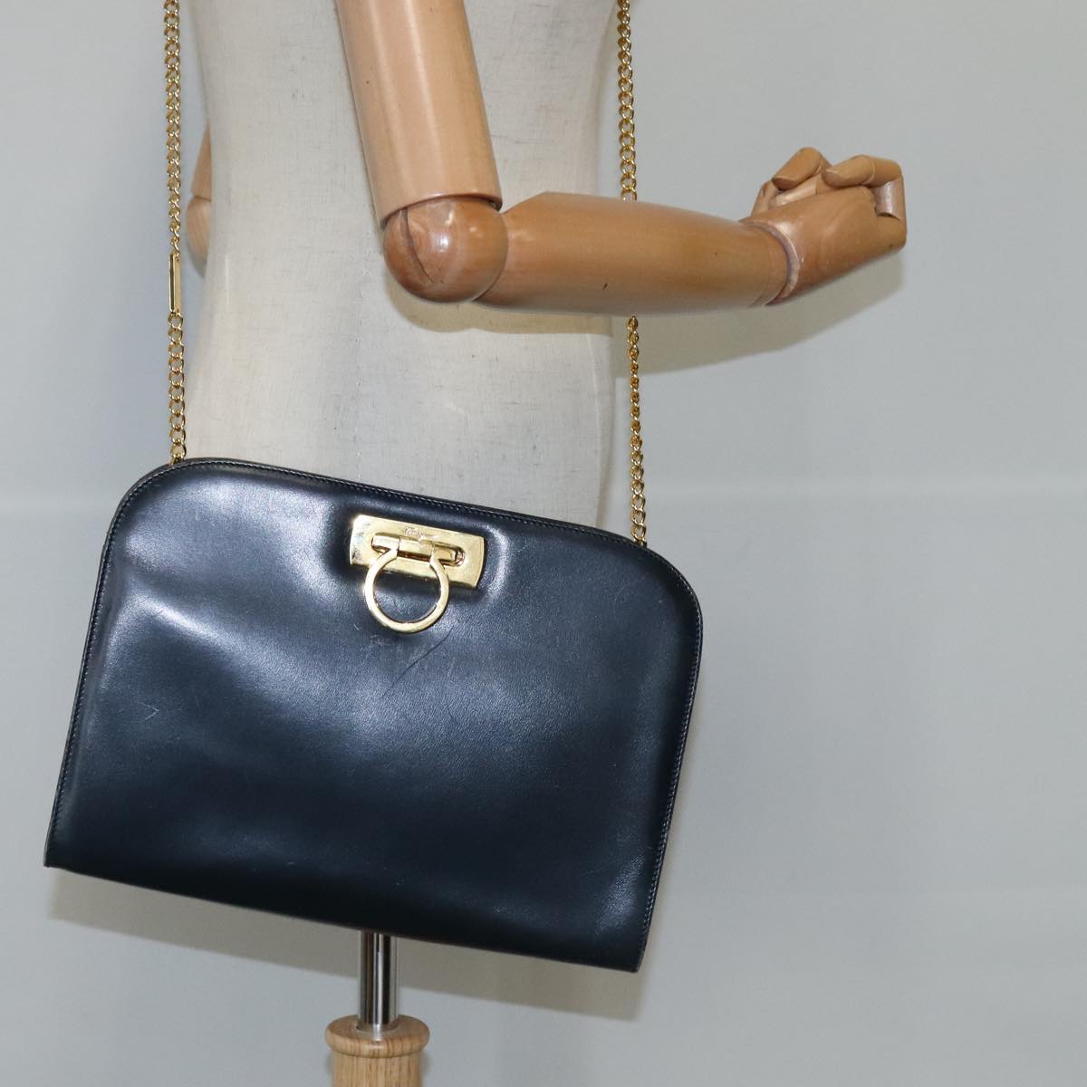 Salvatore Ferragamo Gancini Chain Shoulder Bag Leather Navy Gold Auth 105376