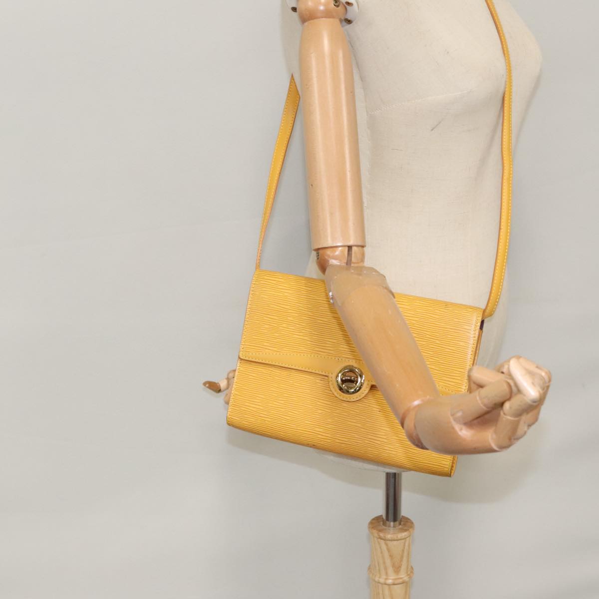 LOUIS VUITTON Epi Arsch Shoulder Bag Yellow M52579 LV Auth 105392