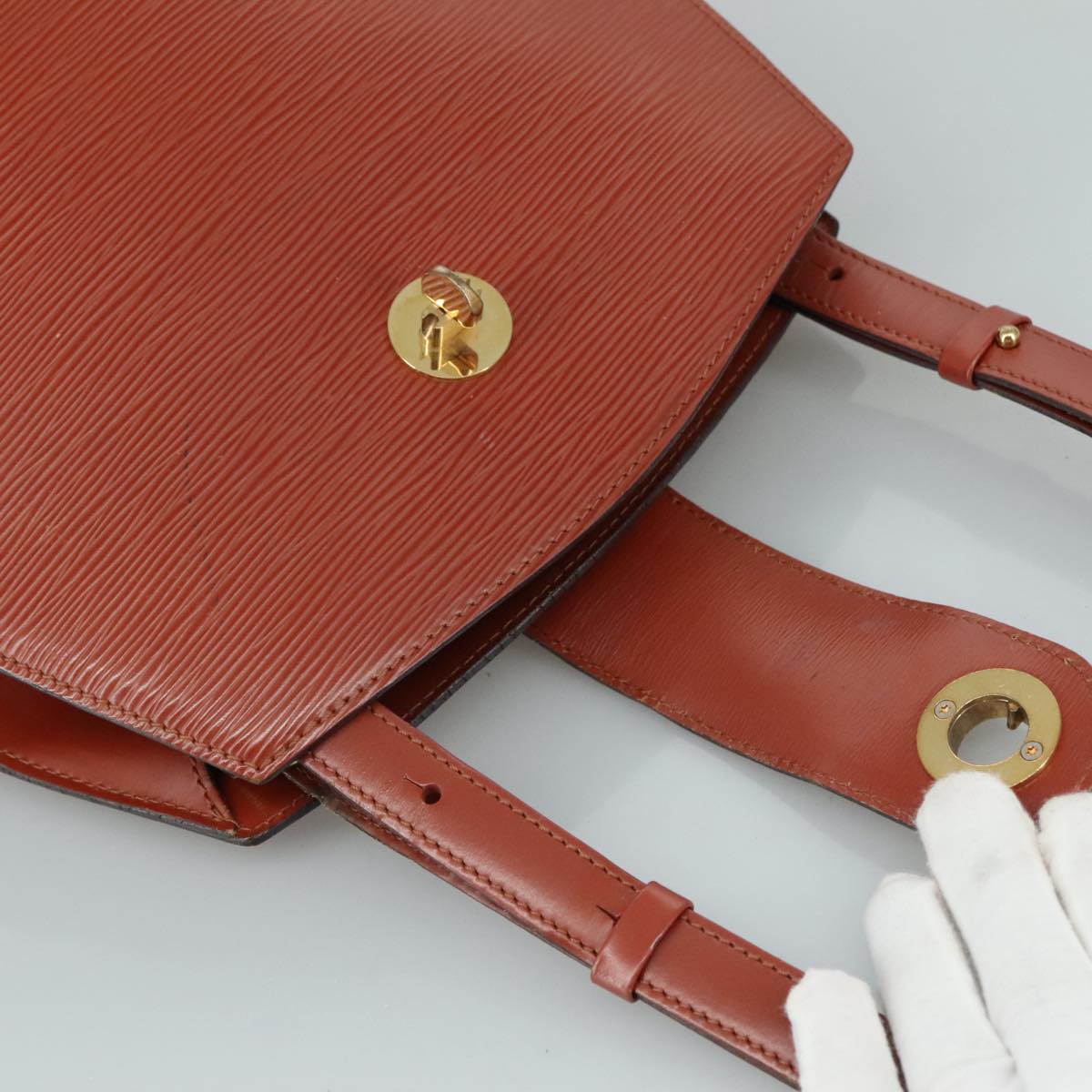LOUIS VUITTON Epi Cluny Shoulder Bag Brown M52253 LV Auth 105898