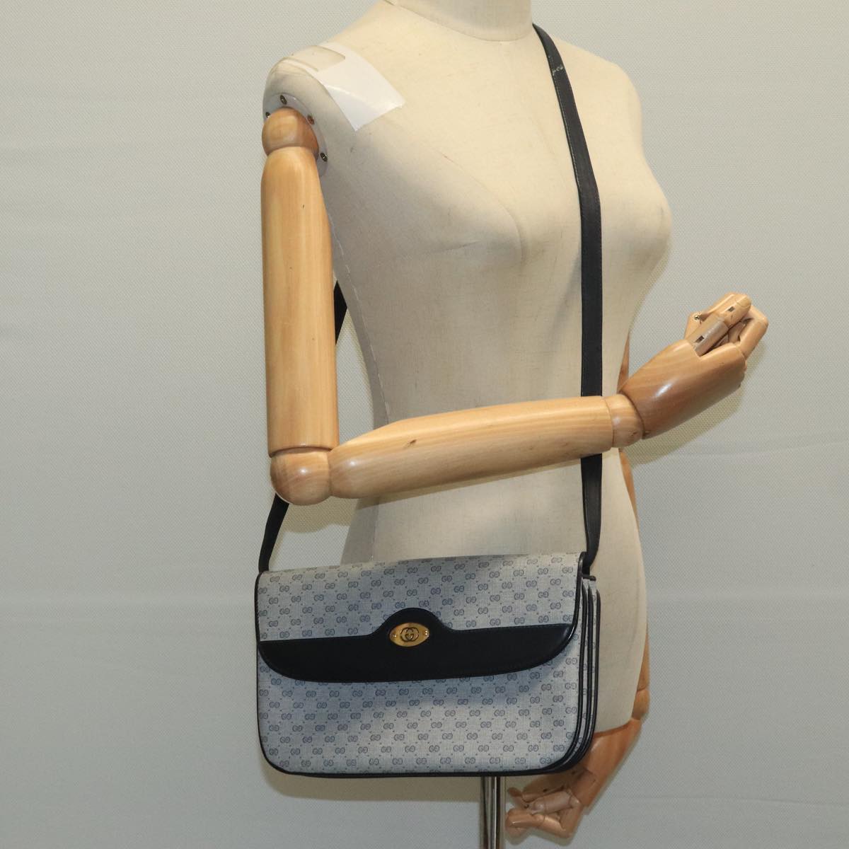 GUCCI Micro GG Supreme Shoulder Bag PVC Navy Gold Auth 106029