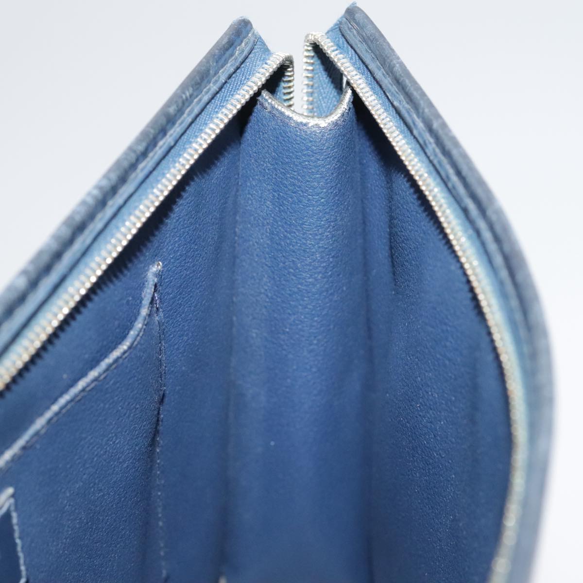 LOUIS VUITTON Epi Poche Toilette 26 Pouch Andigo Blue M41367 LV Auth 106331