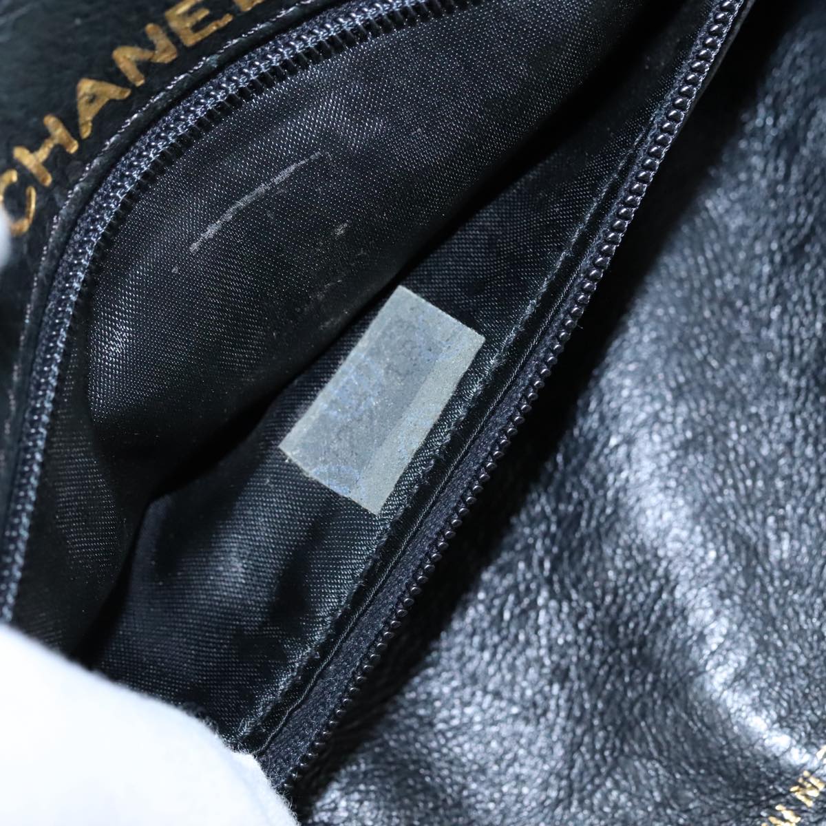 CHANEL Chain Shoulder Bag Leather Black CC Auth 106420