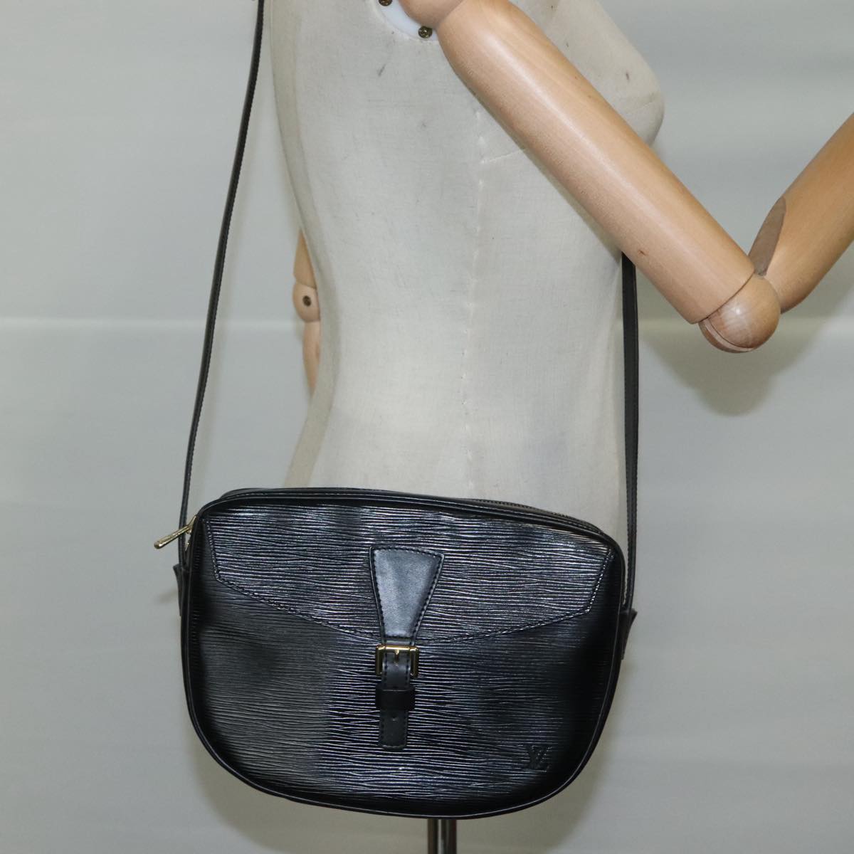 LOUIS VUITTON Epi Jeune Fille MM Shoulder Bag Black M52152 LV Auth 107060V