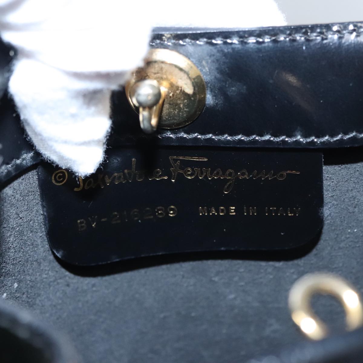 Salvatore Ferragamo Hand Bag Enamel Black Auth 107226