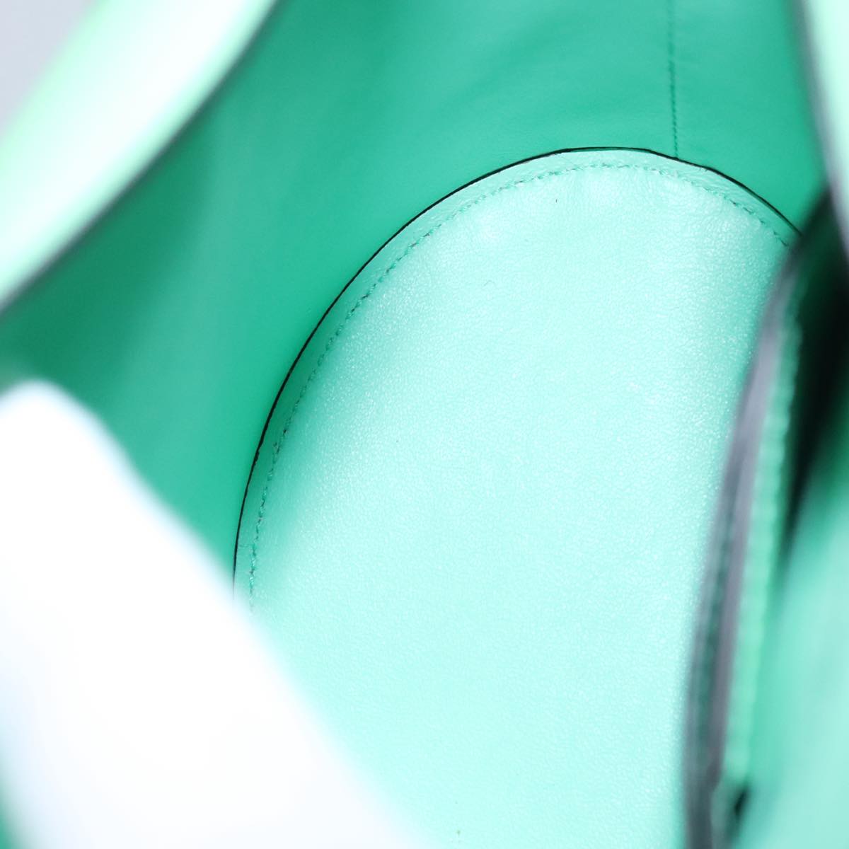 Salvatore Ferragamo Gancini Shoulder Bag Leather Green Silver Auth 107228AV