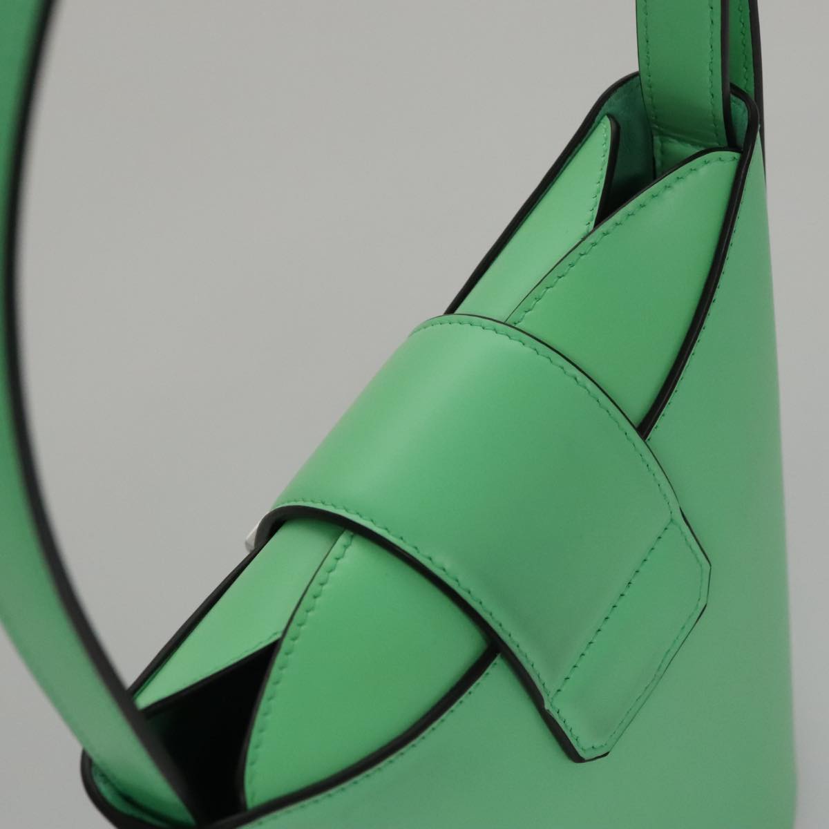 Salvatore Ferragamo Gancini Shoulder Bag Leather Green Silver Auth 107228AV