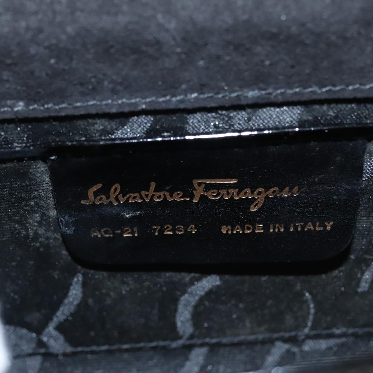 Salvatore Ferragamo Gancini Chain Shoulder Bag Enamel Black Gold Auth 107493