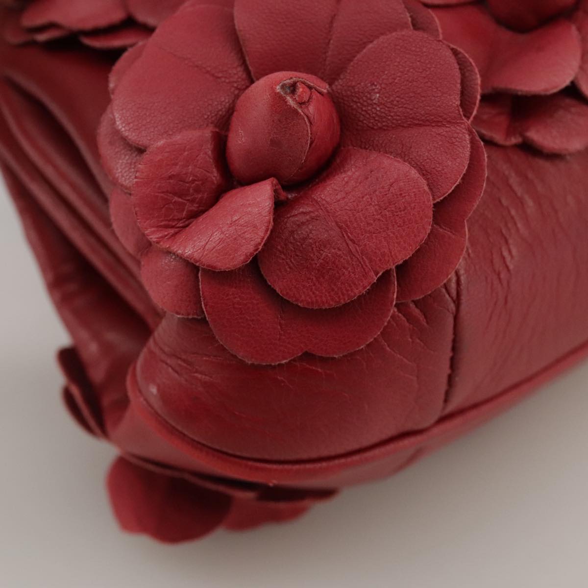 CHANEL Chain Flower Shoulder Bag Leather Red Gold CC Auth 107981