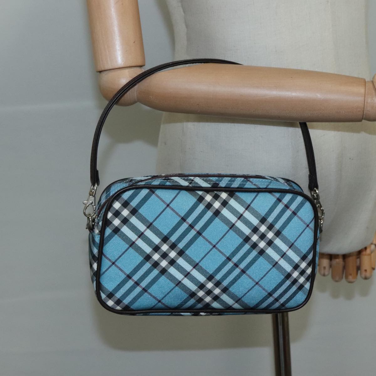 BURBERRY Nova Check Blue Label Accessory Pouch Nylon Blue Silver Auth 108007