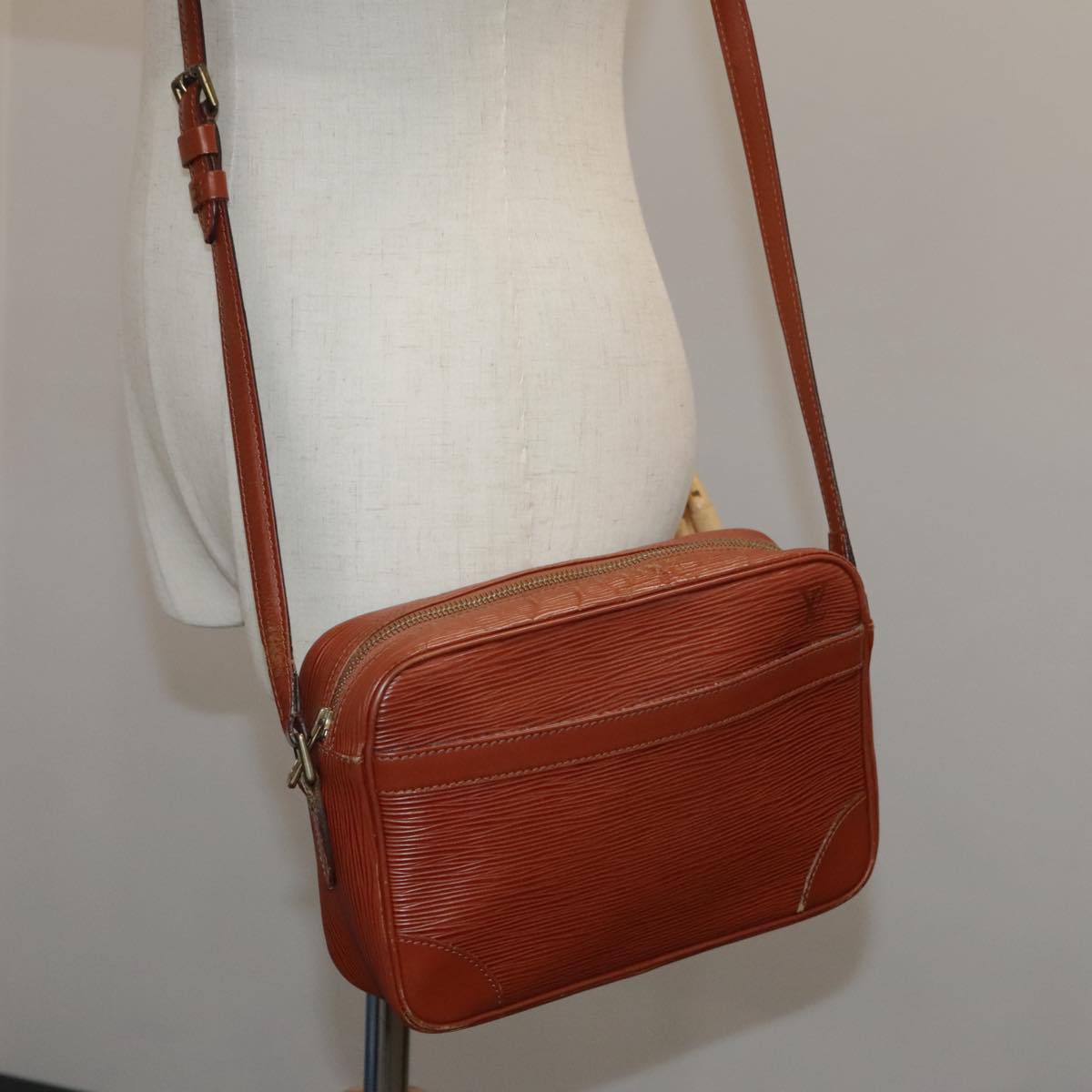 LOUIS VUITTON Epi Trocadero 23 Shoulder Bag Brown M52313 LV Auth 108419