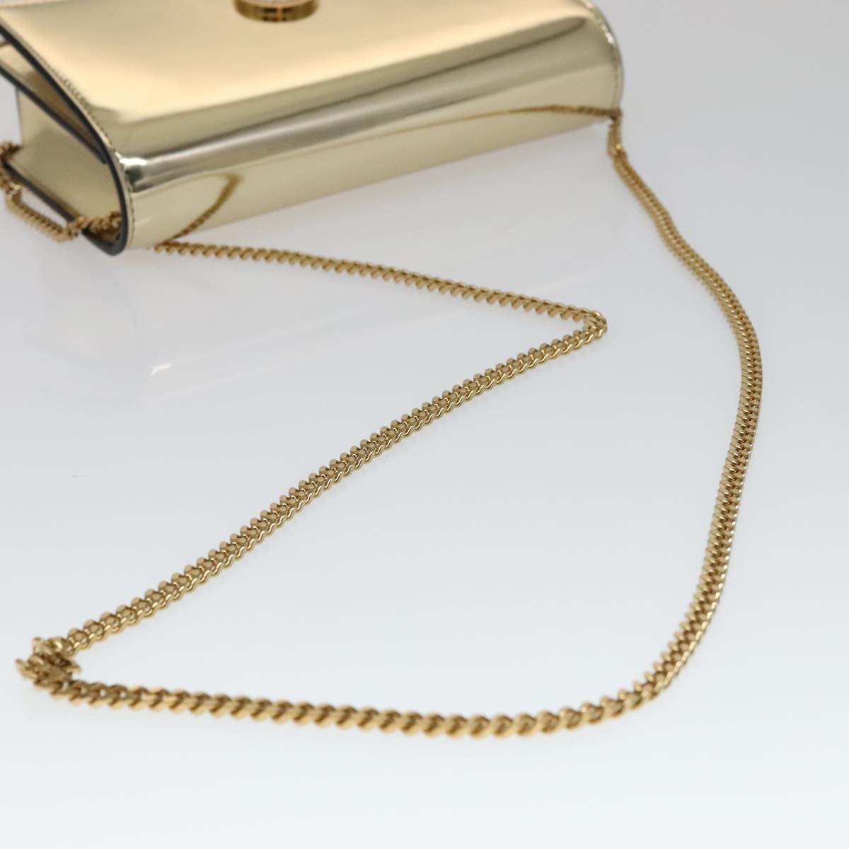 VERSACE Chain Shoulder Bag Patent leather Gold Auth 108490V