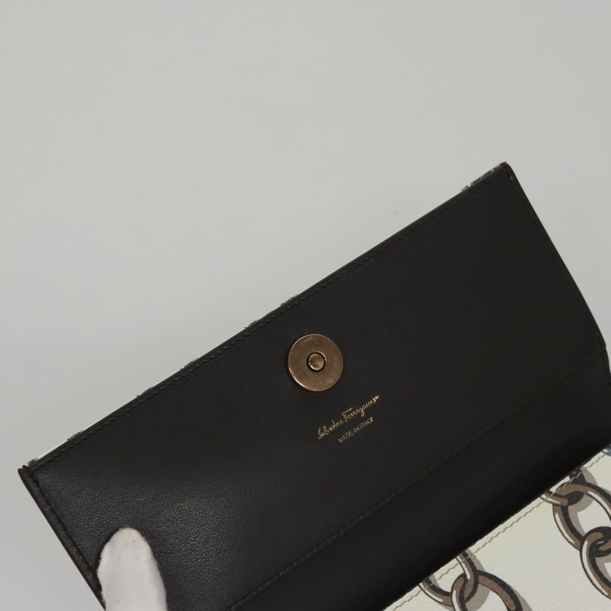 Salvatore Ferragamo Gancini Shoulder Wallet Leather White Auth 108583V