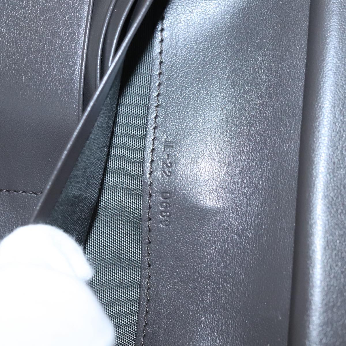 Salvatore Ferragamo Gancini Shoulder Wallet Leather White Auth 108583V