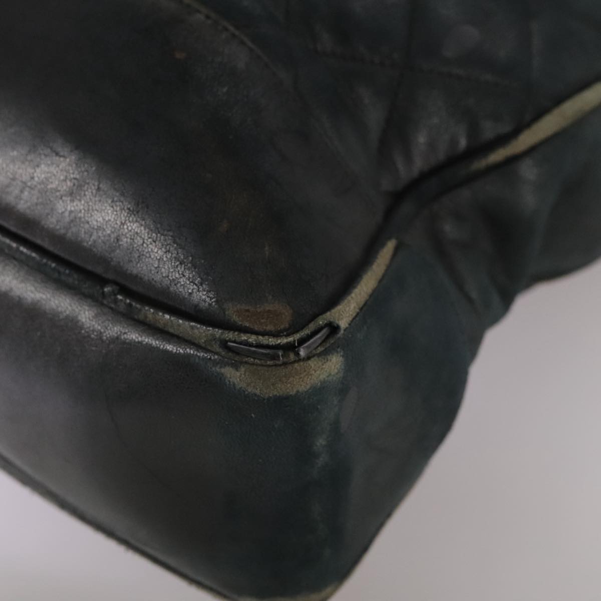 CHANEL Matelasse Chain Shoulder Bag Leather Gold Black CC Auth 108965