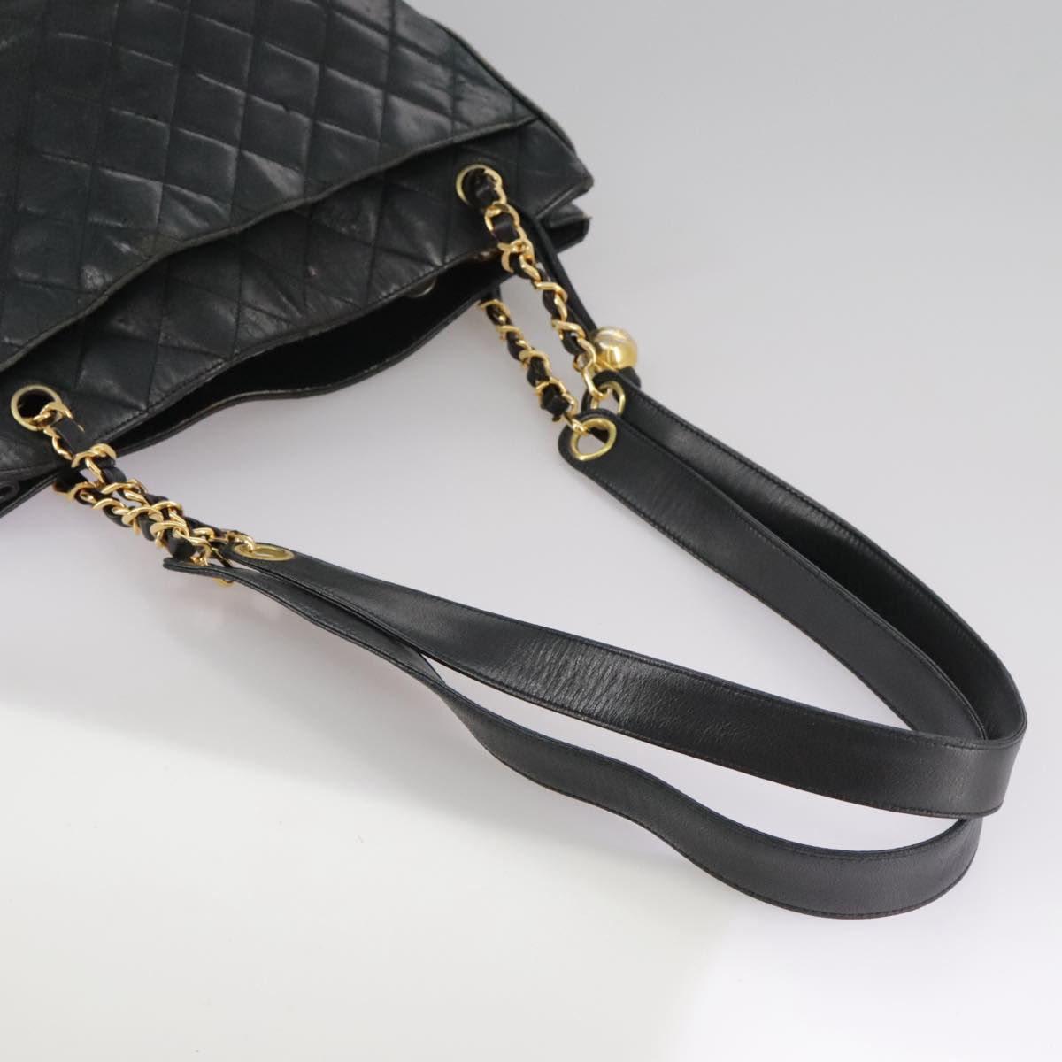 CHANEL Matelasse Chain Shoulder Bag Leather Gold Black CC Auth 108965