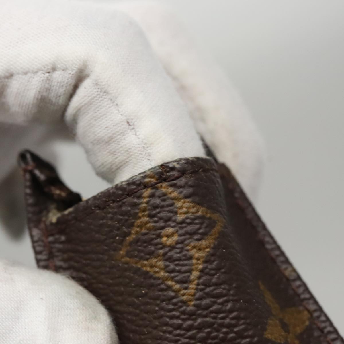LOUIS VUITTON Monogram Poche Toilette 26 Pouch M47542 LV Auth 109015