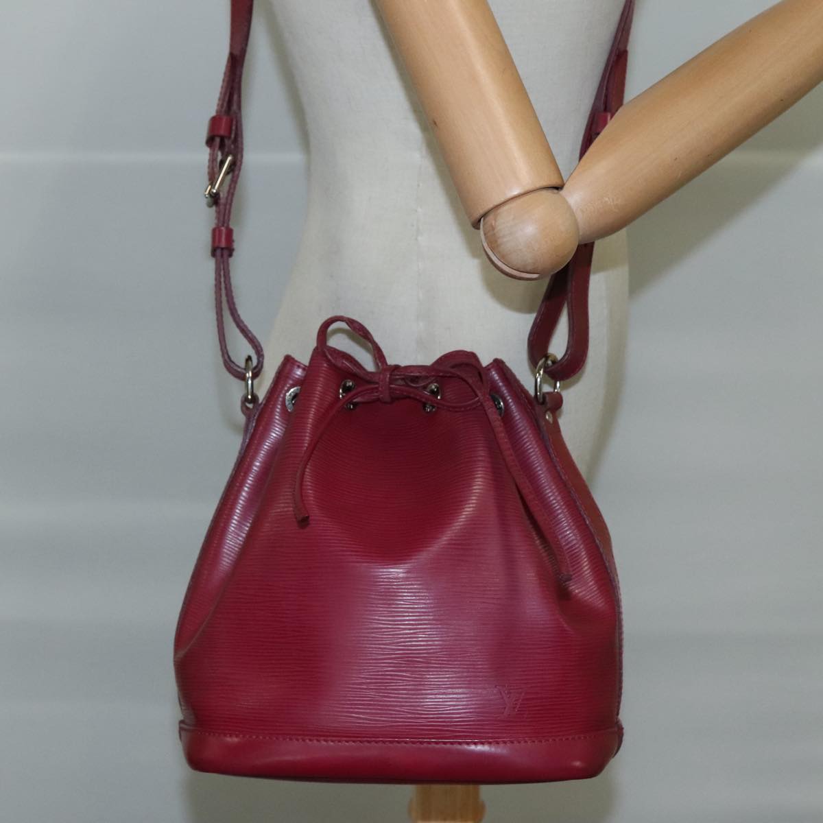 LOUIS VUITTON Epi Noe BB Shoulder Bag Fuchsia M40844 LV Auth 109654
