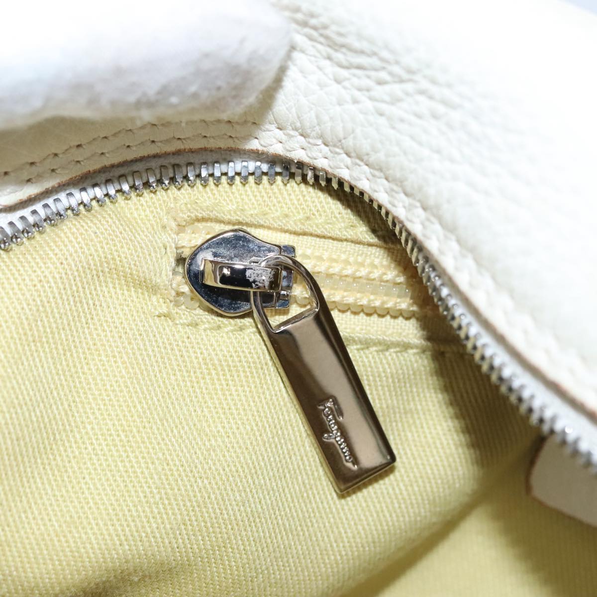 Salvatore Ferragamo Gancini Hand Bag Leather White Silver Auth 109712