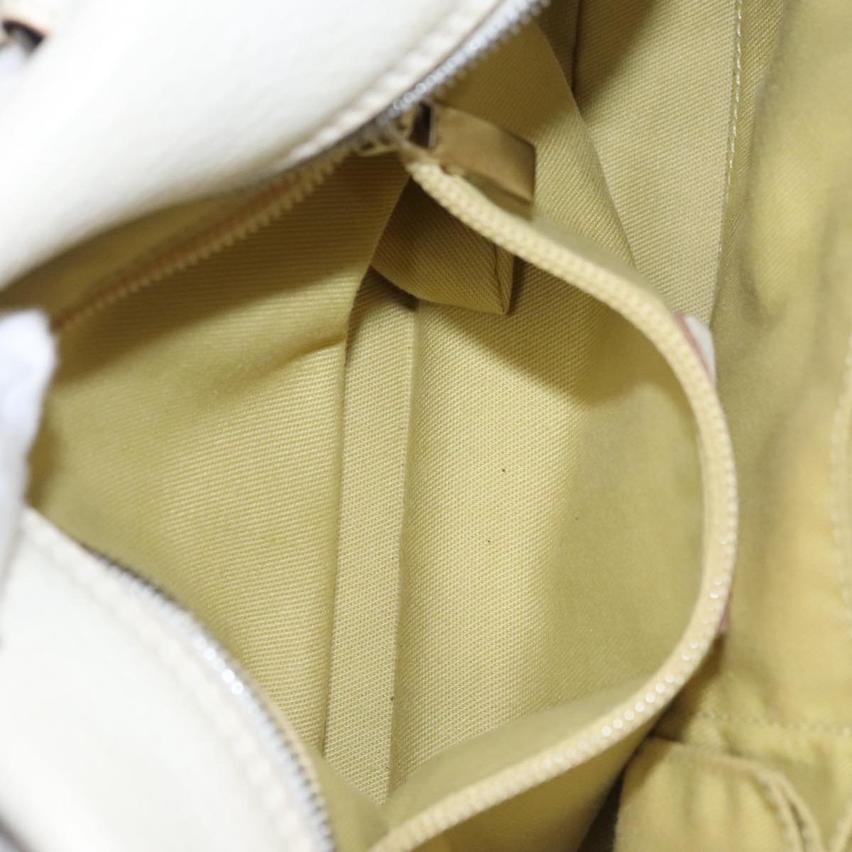 Salvatore Ferragamo Gancini Hand Bag Leather White Silver Auth 109712