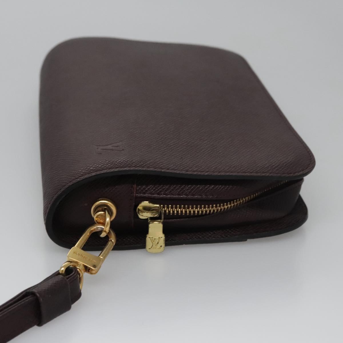 LOUIS VUITTON Taiga Baikal Clutch Bag Acajou M30186 LV Auth 110354