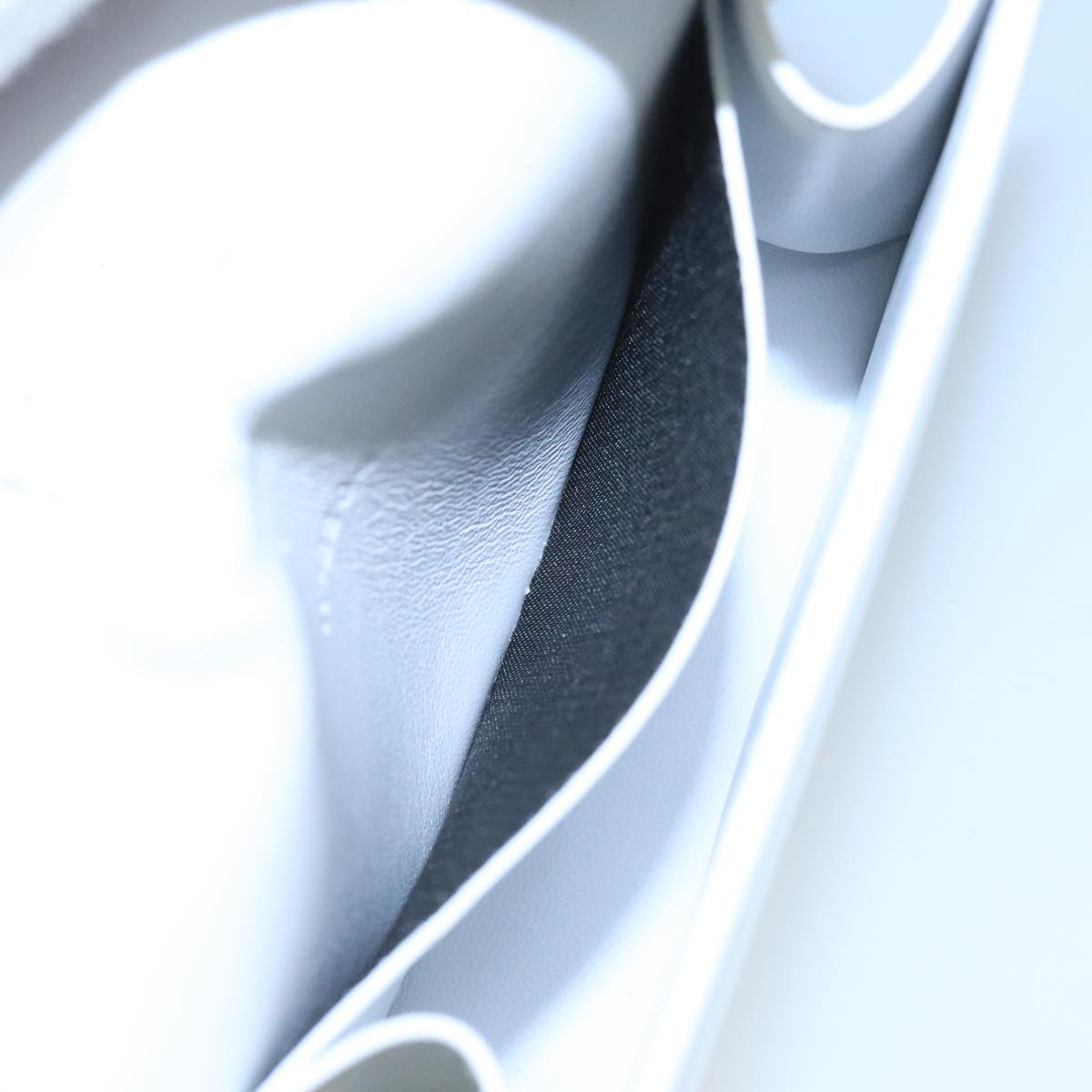 Salvatore Ferragamo hand Pouch Leather White Silver Auth 110793V