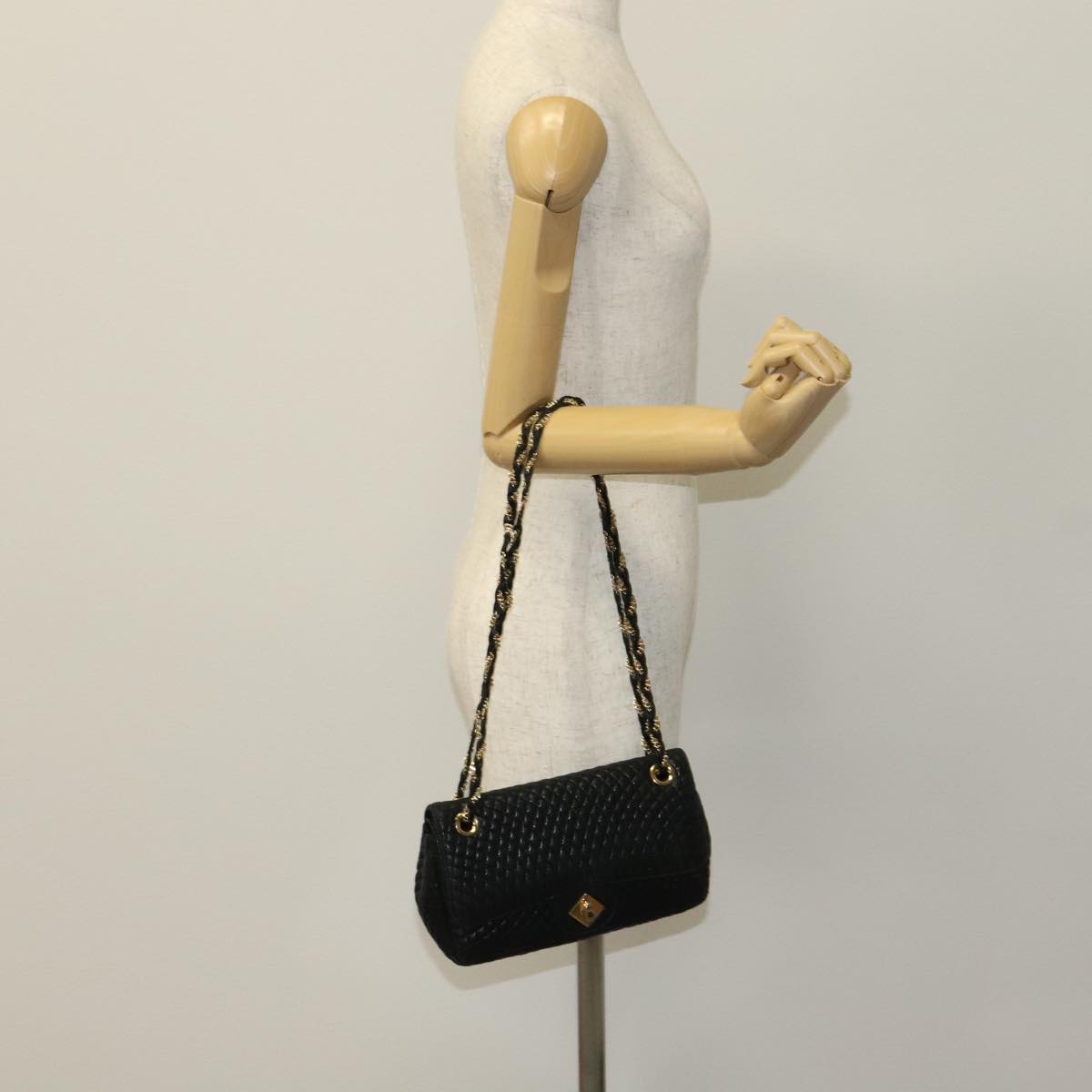 BALLY Quilted Chain Shoulder Bag Leather Black Gold Auth 111116