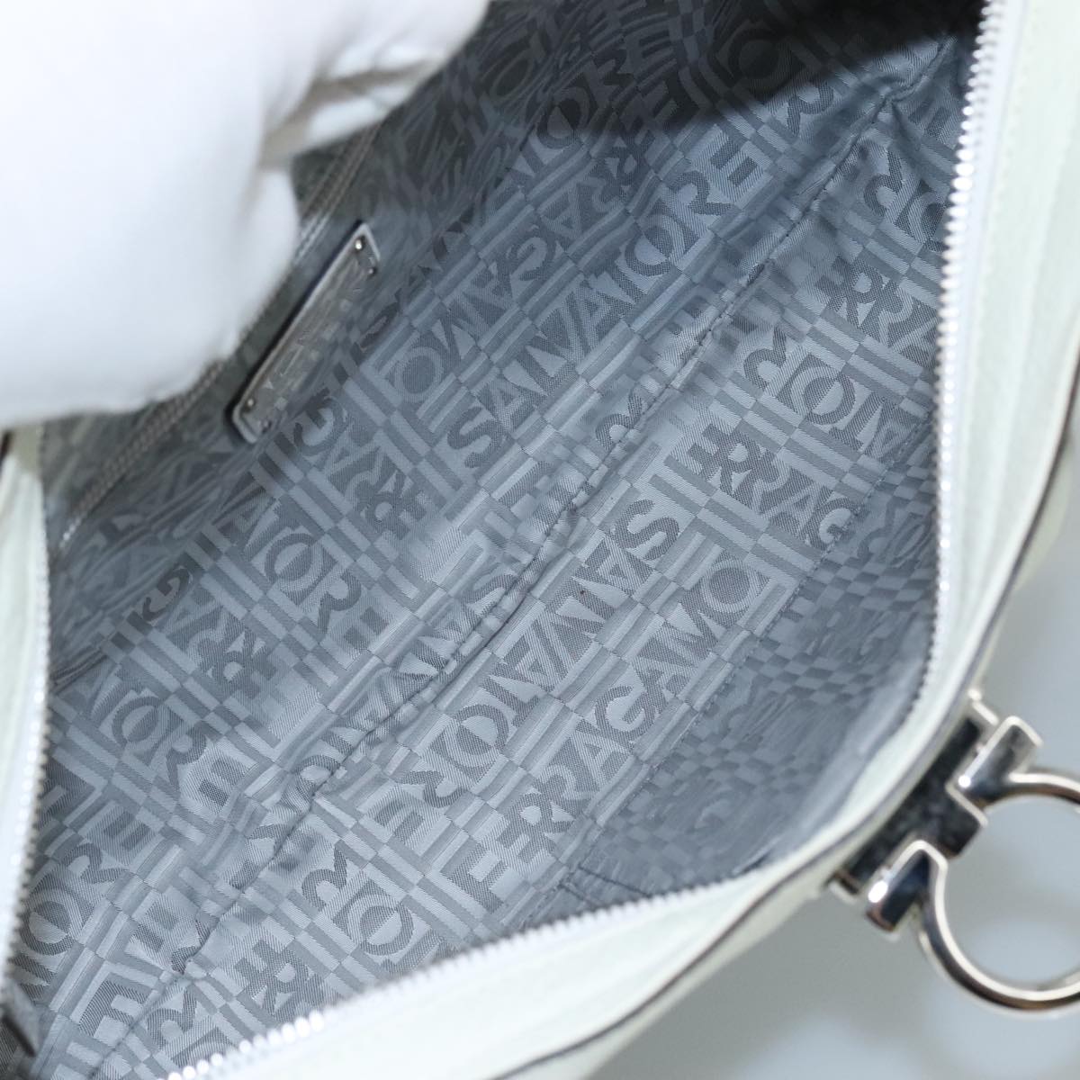 Salvatore Ferragamo Gancini Hand Bag Leather White Silver Auth 111747