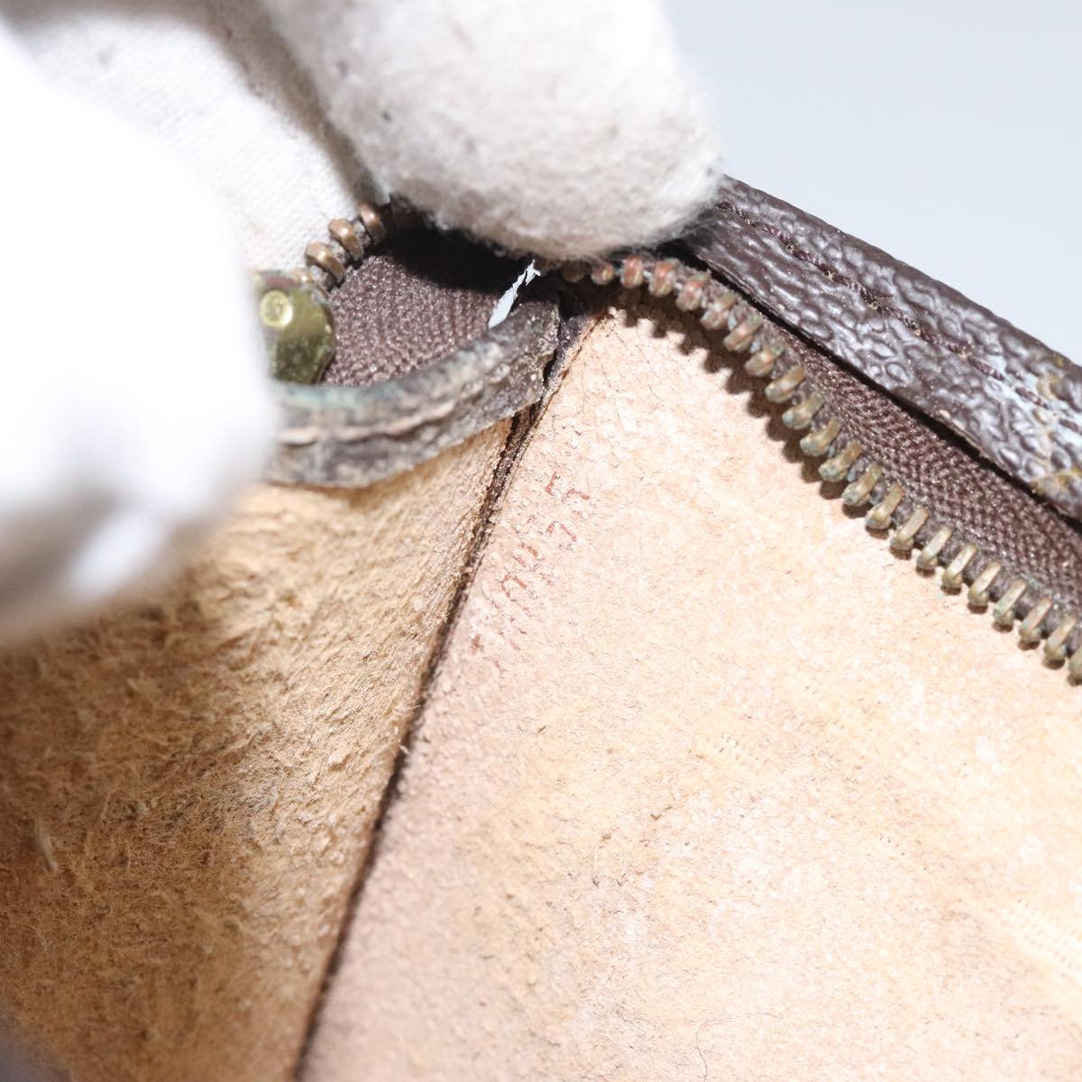 LOUIS VUITTON Monogram Poche Toilette 15 Pouch M47546 LV Auth 111834