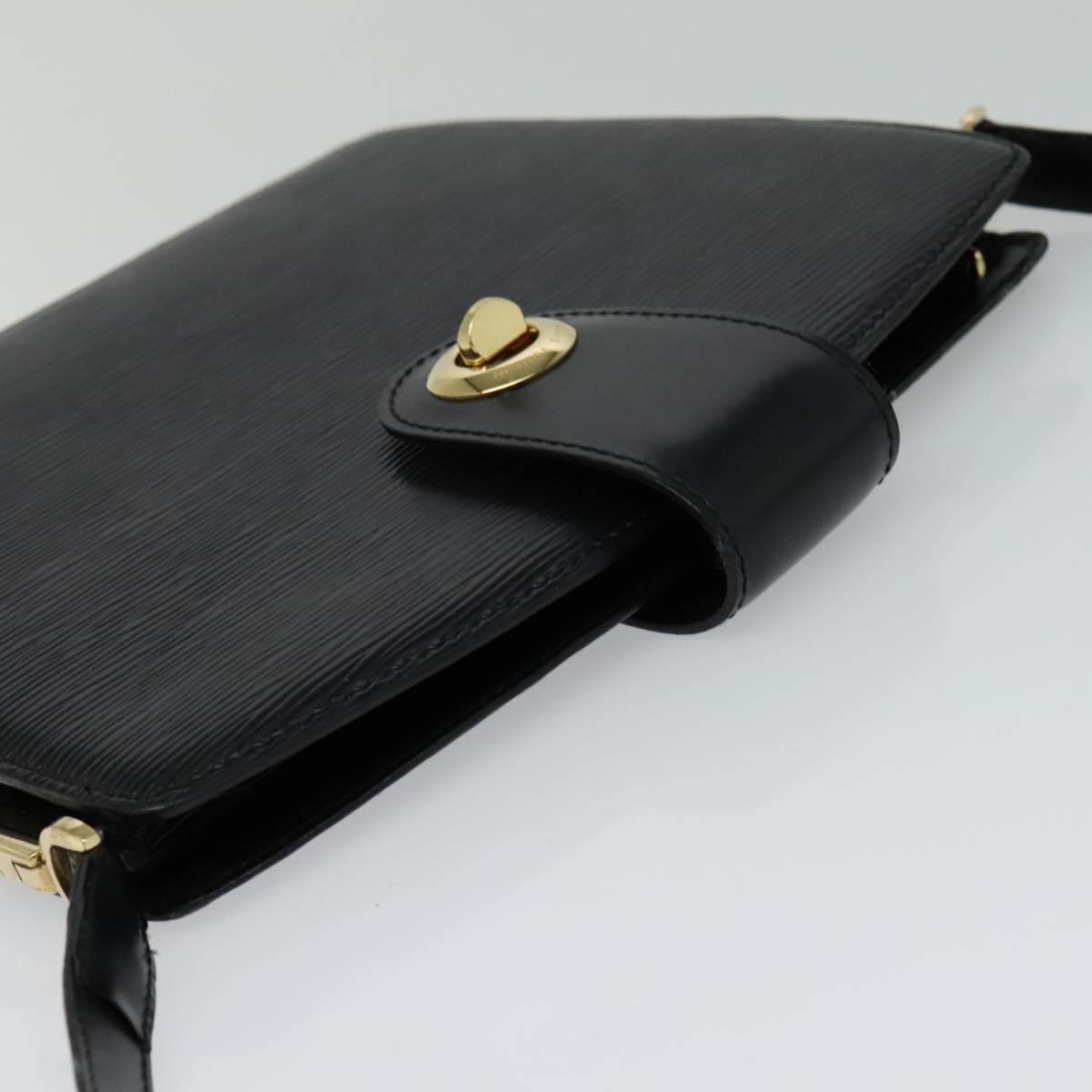 LOUIS VUITTON Epi Capuchin Shoulder Bag Black M52342 LV Auth 111907