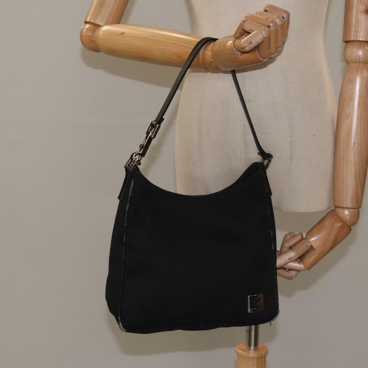 FENDI Zucchino Canvas Shoulder Bag Black Auth 112119