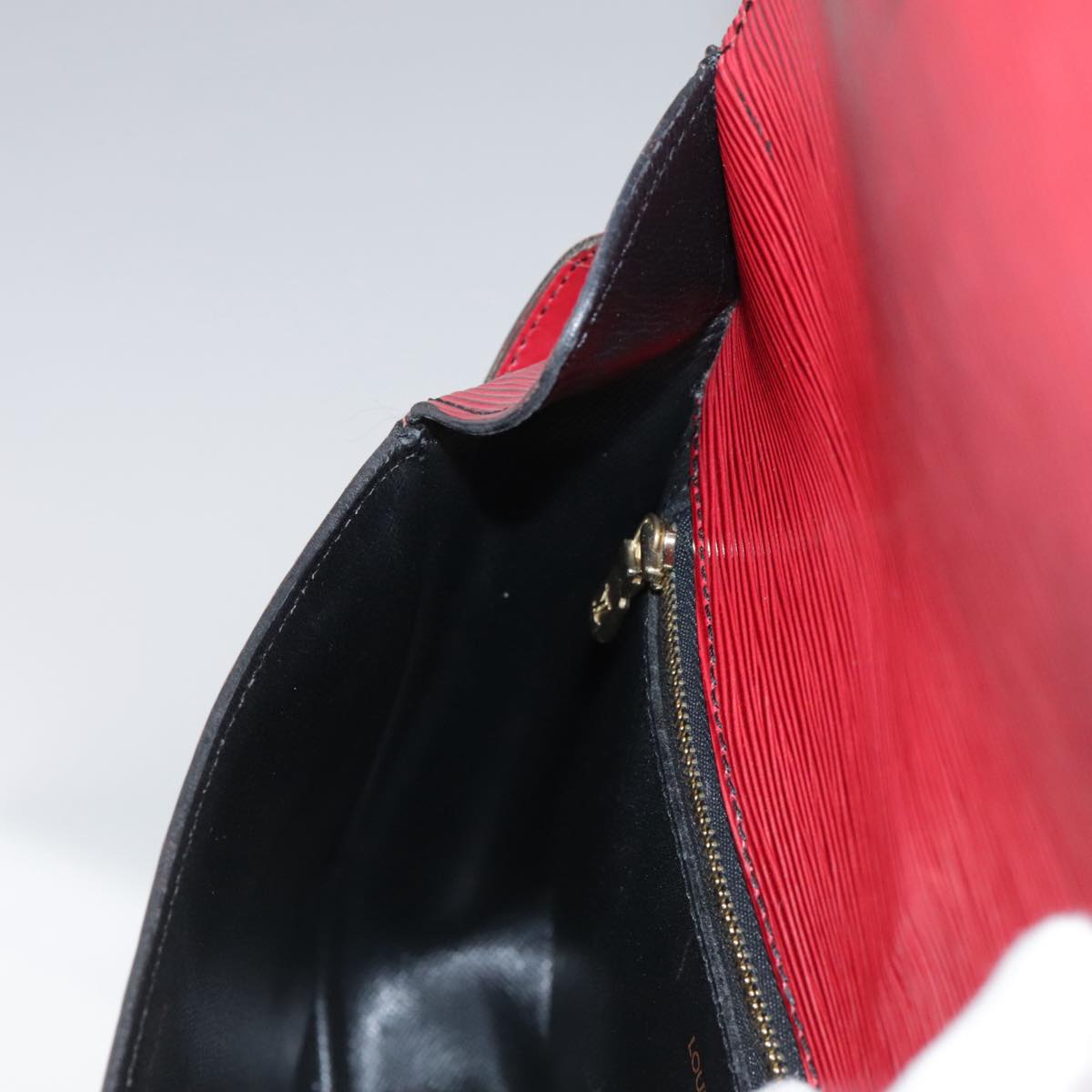 LOUIS VUITTON Epi Saint Cloud GM Shoulder Bag Red M52197 LV Auth 112325