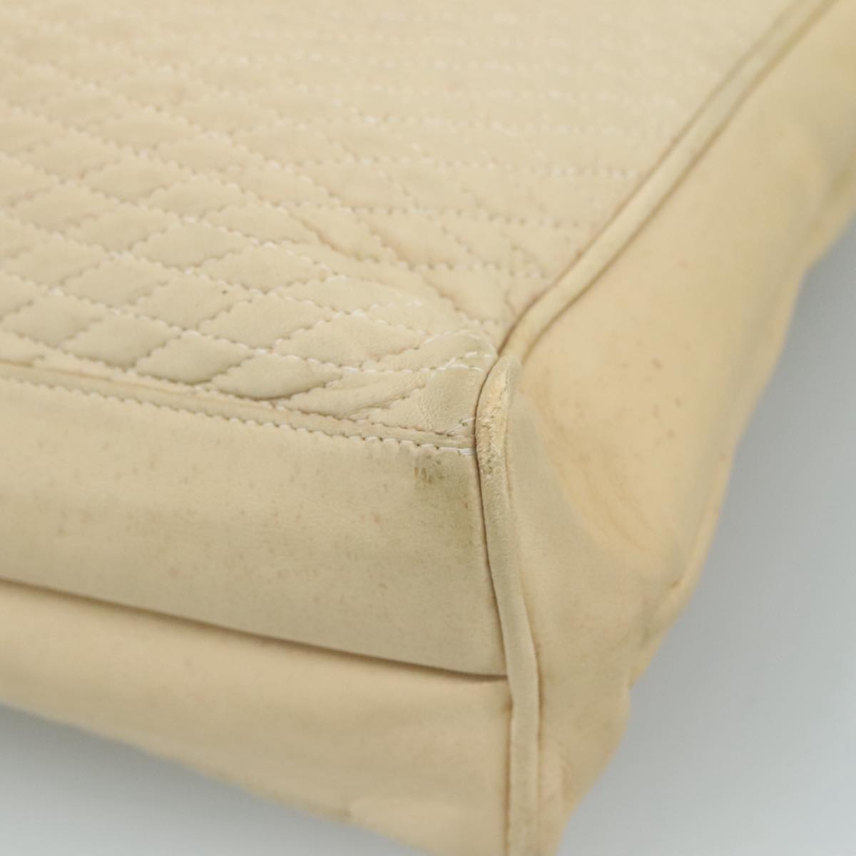 BALLY Quilted Chain Tote Bag Leather Beige Gold Auth 112375